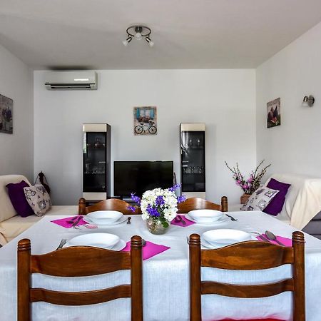 Apartman Koraca Roč Exterior foto