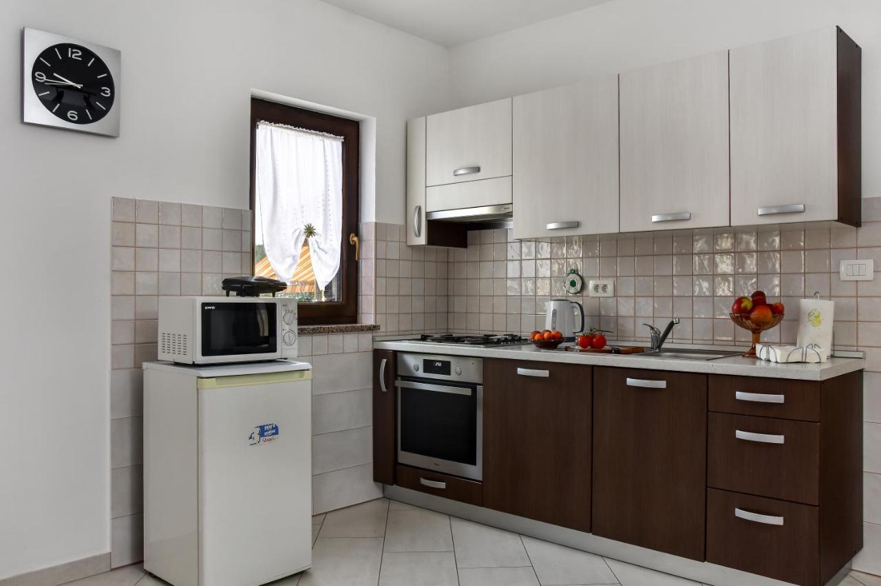 Apartman Koraca Roč Exterior foto
