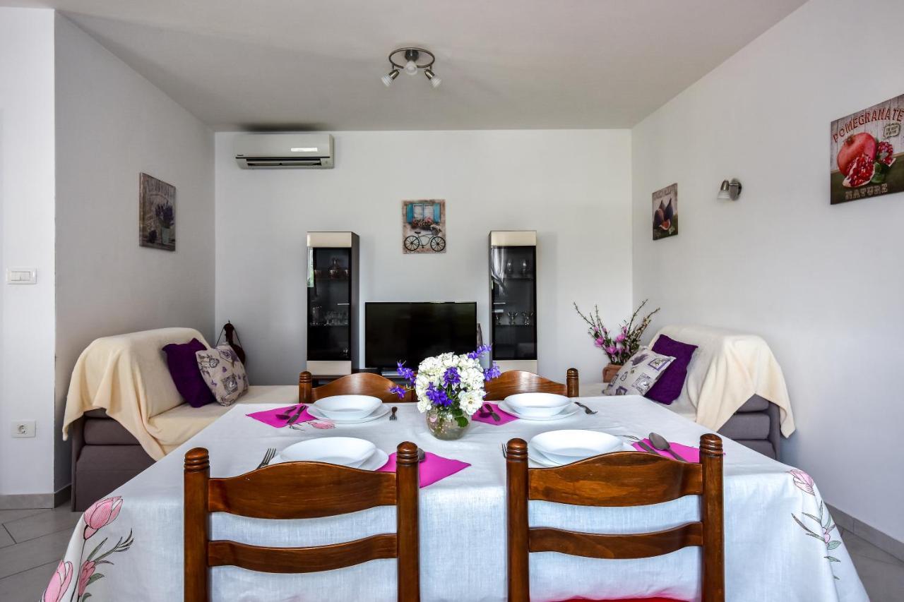 Apartman Koraca Roč Exterior foto